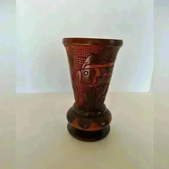 Hand carved wooden fish design vase - Picture 7 of 7